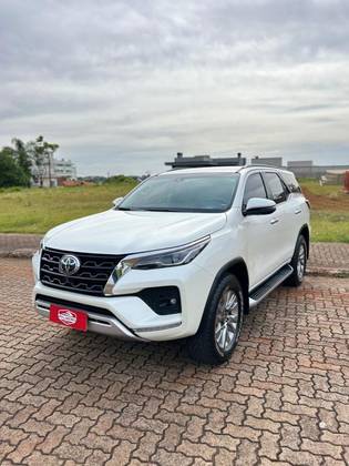 TOYOTA HILUX SW4 2.8 D-4D TURBO DIESEL SRX 4X4 AUTOMÁTICO